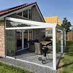 Neues Mit Riesem Garten Und Sauna Und Pool