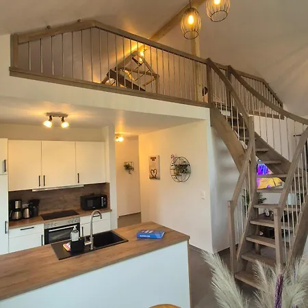 Neues Mit Riesem Garten Und Sauna Und Pool Feriehus *