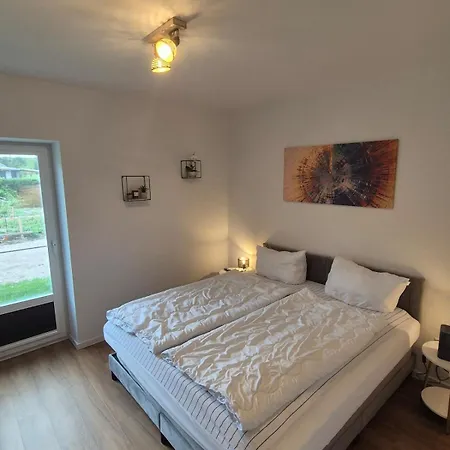 Neues Mit Riesem Garten Und Sauna Und Pool