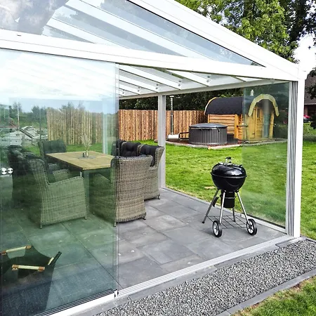 Neues Mit Riesem Garten Und Sauna Und Pool