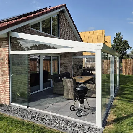 Neues Mit Riesem Garten Und Sauna Und Pool