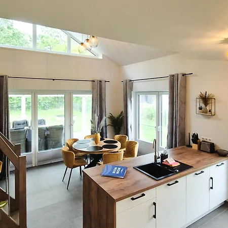 Neues Mit Riesem Garten Und Sauna Und Pool Feriehus