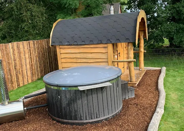 Neues Mit Riesem Garten Und Sauna Und Pool Hébergement de vacances