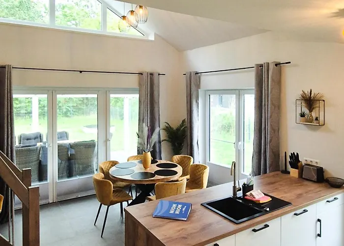 Neues Mit Riesem Garten Und Sauna Und Pool Casa de Férias
